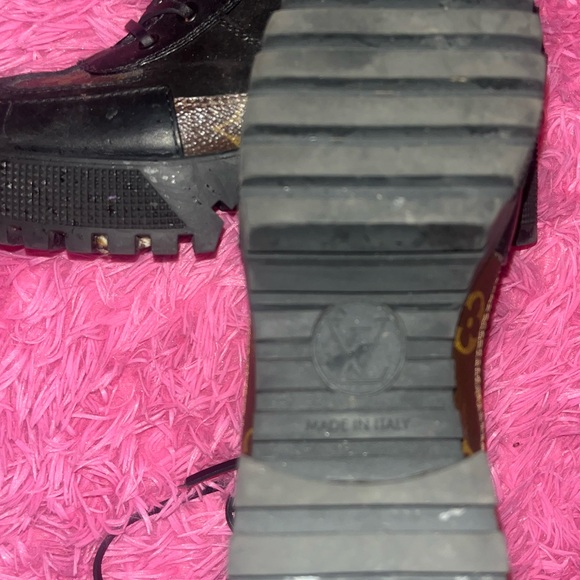 Authentic LV boots - Picture 2 of 5